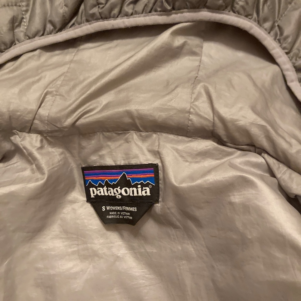 W's Patagonia Nano Puff Hoodie Jacket - Picture 2 of 9